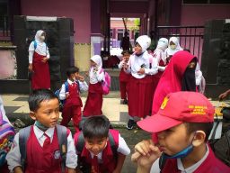 Hari Pertama Pembelajaran Tatap Muka di Lamongan, Pelajar Pulang Pagi