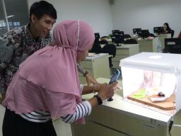 UHW Perbanas Menggelar Pelatih Digital Marketing untuk UMKM Rusunawa Wonorejo