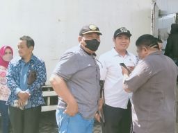 Usut Bau Busuk Air Saluran Pertanian Jabon, DPRD Jombang Sidak PT WSF