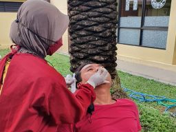 Antisipasi Lonjakan Covid-19 Usai Lebaran, Swab-Vaksin Digencarkan di Surabaya