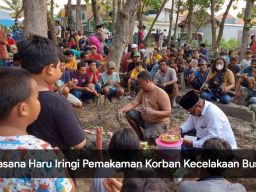 Video: Suasana Haru Iringi Pemakaman Korban Kecelakaan Bus