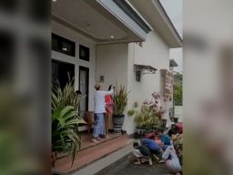 Serunya Tradisi Udik-udikan Lebaran Ketupat di Desa Suci Gresik