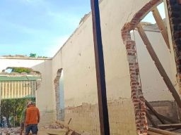 Duh... Bangunan Diduga Cagar Budaya di Kota Kediri Dibongkar untuk Restoran