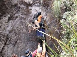 Perjalanan Tim SAR Temukan Wisatawan yang Hilang di Gunung Bromo