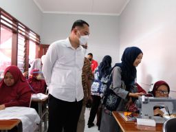Rumah Padat Karya Surabaya Serap Ratusan Tenaga Kerja dari MBR