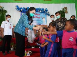 Mbak Cicha Ajak Anak-anak TK di Kediri Makan Olahan Ikan untuk Cegah Stunting