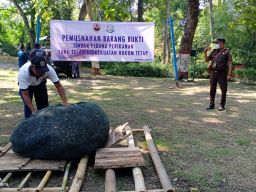 Enam Jaring Cantrang yang Disita dari Kejahatan Laut Dimusnahkan di Bangkalan