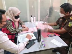 Rugikan Negara Rp60 Miliar, Pasutri Pemilik PT HKM Ditahan Kejari Tanjung Perak