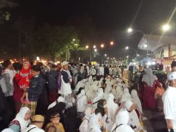 Lautan Manusia Selawatan Bareng Habib Syech di Kota Pasuruan