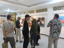 Menikmati Karya-karya "Julit" di Pameran Seni Rupa Unesa