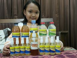 Keren! Siswi SD di Surabaya Menyulap Sampah Rumah Tangga jadi Eco Enzyme