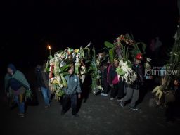 FOTO: Kemeriahan Larung Sesaji Yadnya Kasada 1944 Saka di Bromo