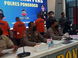 Usai Begituan Sesama Gay di Ponorogo, Pria ini Kerahkan Komplotannya, Lho...