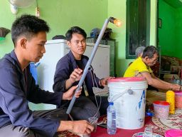 Mahasiswa Universitas Trunojoyo Ciptakan Alat Komposter untuk Petani Gresik