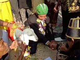 Duh! Demi Konten, Kreator di Gresik Setting Pria Nikahi Seekor Domba