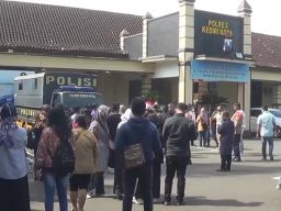 Korban Investasi Bodong Madu Klanceng Geruduk Polres Kediri Kota