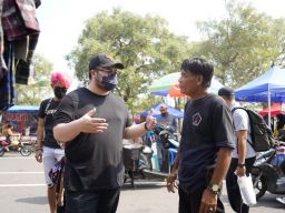 Kampanyekan SLG Bebas Sampah, Mas Dhito Ajak PKL dan Pengunjung Jaga Kebersihan