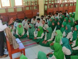 Kenalkan Ragam Koleksi Benda Bersejarah Lewat Program Museum Goes To School