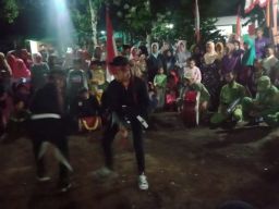 Lestarikan Tradisi, Polisi di Bondowoso Gelar Musik Patrol dan Pencak Silat