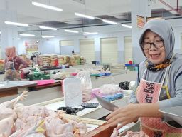 Harga Kebutuhan Pokok di Ponorogo Melambung, Emak-emak Puyeng