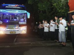 Lepas Calon Jemaah Haji Trenggalek, Ini Pesan Bupati Nur Arifin