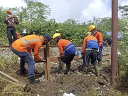 Tekan Angka Kecelakaan, KAI Daop 9 Jember Tutup Perlintasan Liar