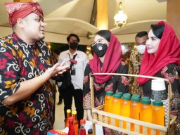 Puji Perajin di Kabupaten Kediri, Arumi Bachsin: Produknya Bukan Cuma Bagus