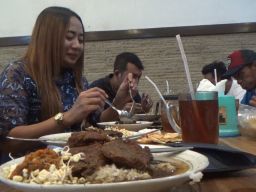 Warung Rawon Legendaris di Jombang Terdampak PMK, Pelanggan Turun 30 Persen