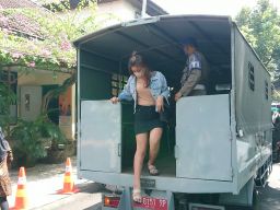 Asyik Bermesraan di Hotel, 4 Pasangan Tidak Sah di Tulungagung Terjaring Razia