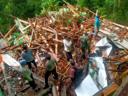 Ruang Kelas Sekolah di Trenggalek Ambruk Tertimpa Longsor