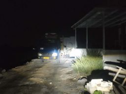 Sopir di Lamongan Ditemukan Tewas Usai Turunkan Batako Satu Truk Seorang Diri