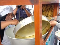 Meriahkan HUT ke-453 Lamongan, 1.000 Porsi Soto Dibagikan Gratis