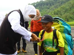 Kagumi Venue Paralayang di Lumajang, Khofifah Ajak Gencarkan Sport Tourism Jatim