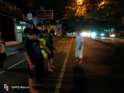 Menyeberang Jalan Usai Beli Sate, Perempuan di Pasuruan Tewas Ditabrak Motor