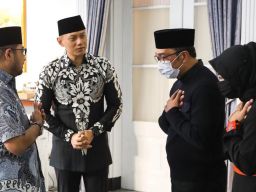 Takziah ke Rumah Ridwan Kamil, AHY Sampaikan Belasungkawa untuk Eril