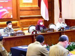 Khofifah Minta OPD dan BUMD Maksimalkan Sumber Pendapatan Daerah Baru Bagi Jatim