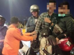 Aksi Pemuda Hendak Loncat dari Flyover Mayangkara, Surabaya Digagalkan