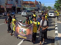 Punya 48 Cucu dan Cicit, Nenek di Ponorogo Jalani Tradisi Angon Putu