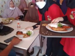 Mencicipi Bebek Goreng Kendil Masakan Mantan Teroris di Lamongan