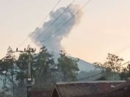 Gunung Raung Erupsi: Terjadi 4 Kali Letusan, Abu Vulkanik Setinggi 1500 Meter