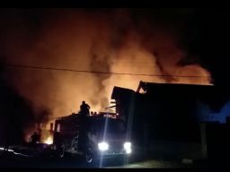 Gudang di Bondowoso Terbakar, Dua Truk Hangus Tersambar