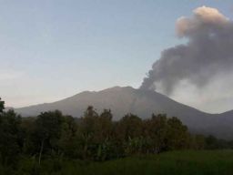 Gunung Raung Erupsi, Masyarakat Diminta Tak Mendekat ke Kawah