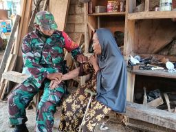 Diduga ODGJ, Anak Aniaya Ibu Kandung di Gresik