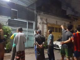 Sembunyi di Atas Bangunan, Jambret Dikepung Polisi dan Warga Surabaya