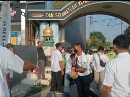 Cari MSAT di Jombang, Polisi Geledah Ruang Tersembunyi, Amankan 320 Simpatisan