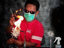 Jalan Panjang Pasutri Asal Sidoarjo Kembangkan Kerajinan Kaca Pyrex