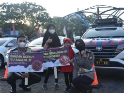 Cara Seru Polres Lamongan Ajak Pengunjung Alun-alun untuk Tertib Berlalu Lintas