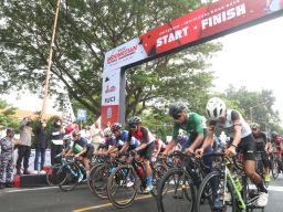 Kejurnas INC 2022, Bupati Ipuk Lepas Pembalap di Nomor Criterium