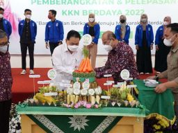 UMS Berangkatkan 1.026 Mahasiswa KKN ke 6 Kabupaten di Jatim hingga Papua