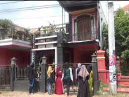 Merasa Tertipu Arisan Online, Emak-emak di Jombang Pontang-panting Cari Owner